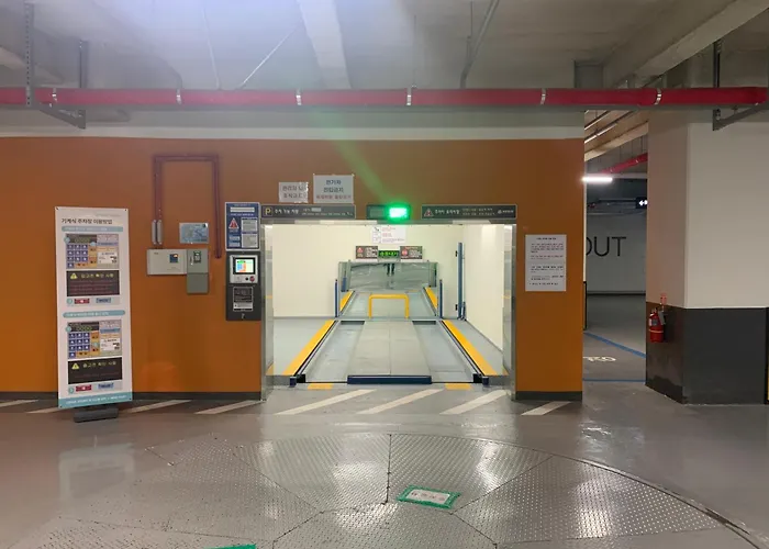 The Platinum Station - Free Parking, Transportation Hub, Station, Chungjeongro Station, Various Hot Places, High-rise View 公寓 *