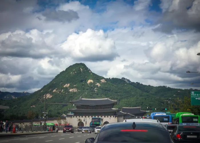 The Platinum Station - Free Parking, Transportation Hub, Station, Chungjeongro Station, Various Hot Places, High-rise View Apartment