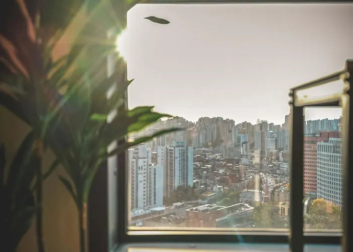 The Platinum Station - Free Parking, Transportation Hub, Station, Chungjeongro Station, Various Hot Places, High-rise View 公寓 *