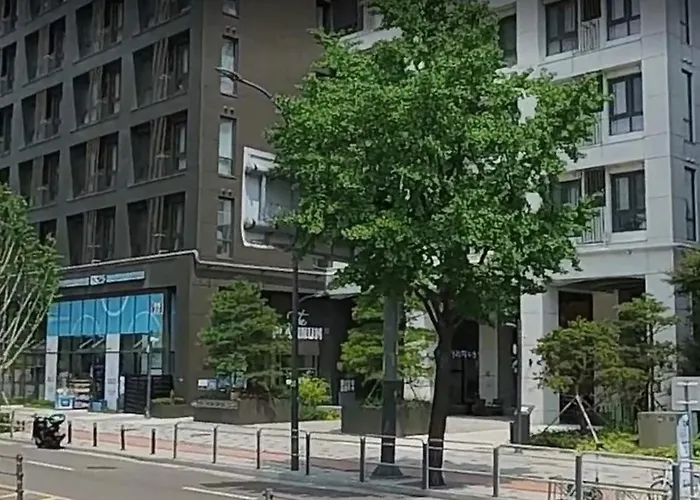 The Platinum Station - Free Parking, Transportation Hub, Station, Chungjeongro Station, Various Hot Places, High-rise View *