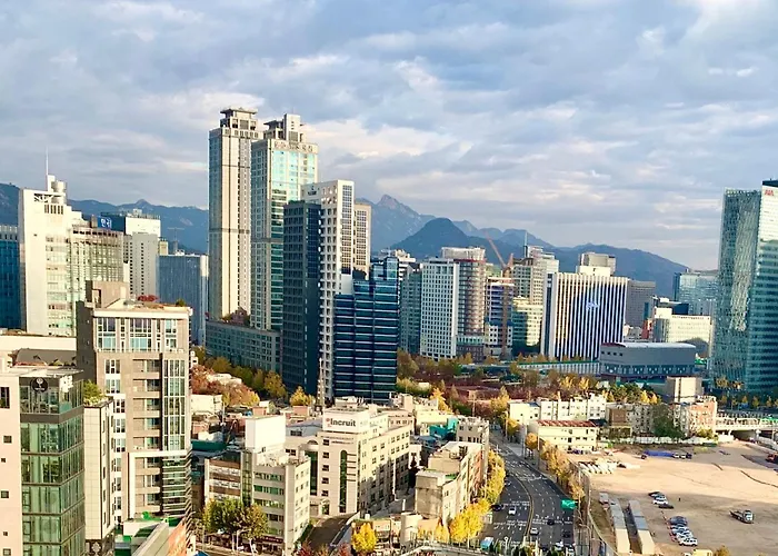 Apartment The Platinum Station - Free Parking, Transportation Hub, Station, Chungjeongro Station, Various Hot Places, High-rise View