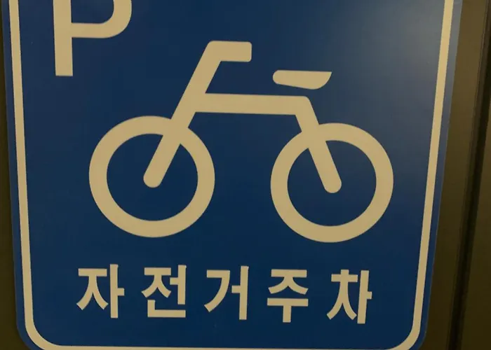 The Platinum Station - Free Parking, Transportation Hub, Station, Chungjeongro Station, Various Hot Places, High-rise View 首爾